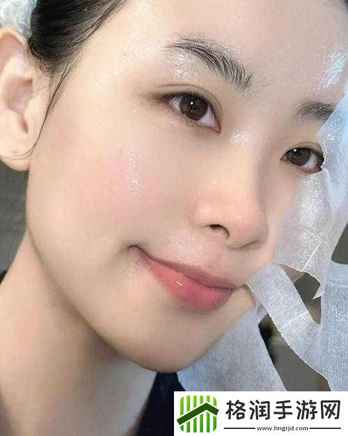 在上吃面膜和在下面敷面膜