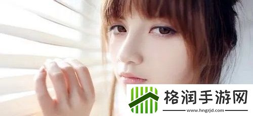 游泳馆里的两个教练孟月月