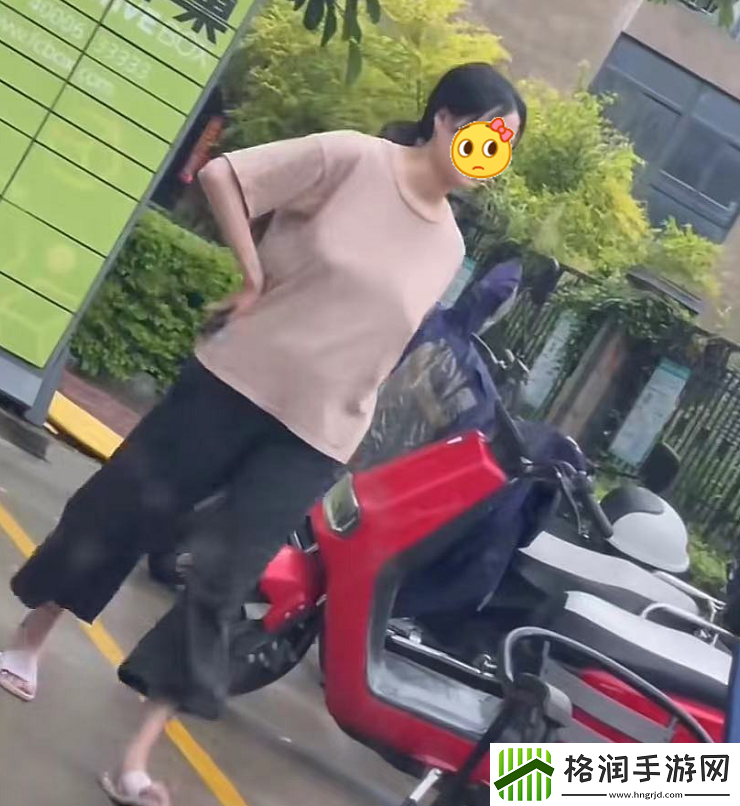 真空下楼取快递被c