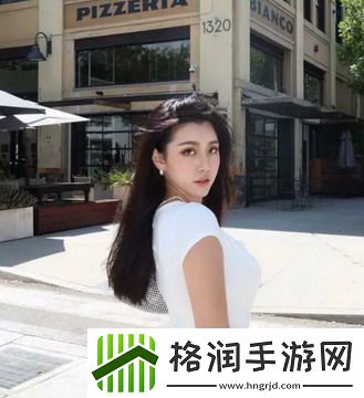 手指划入缝隙挖水