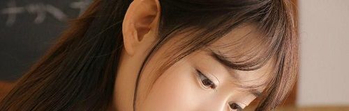 游泳馆里的两个教练孟月月