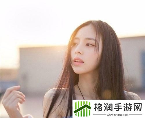 两峰夹小溪地湿又无泥诗