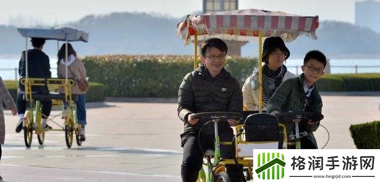 一前一后三人骑行