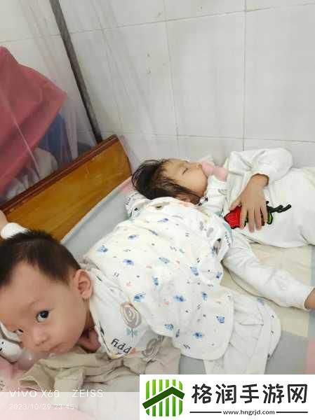 小孩半夜喂姐姐吃东西好吗1.半夜喂姐姐温暖亲情的甜蜜时刻