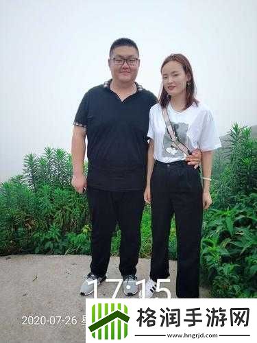 和朋友夫妻一起出去旅游住在一起