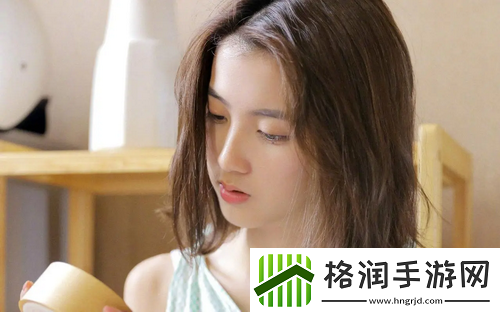 中午妈妈在厨房做饭