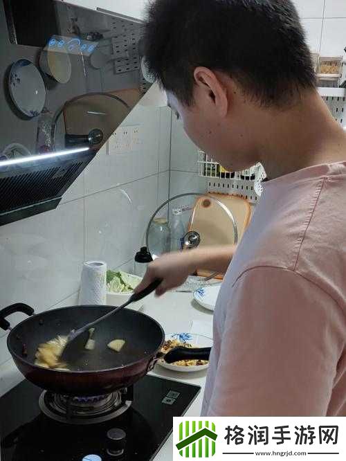 老公总在我做饭时抱我
