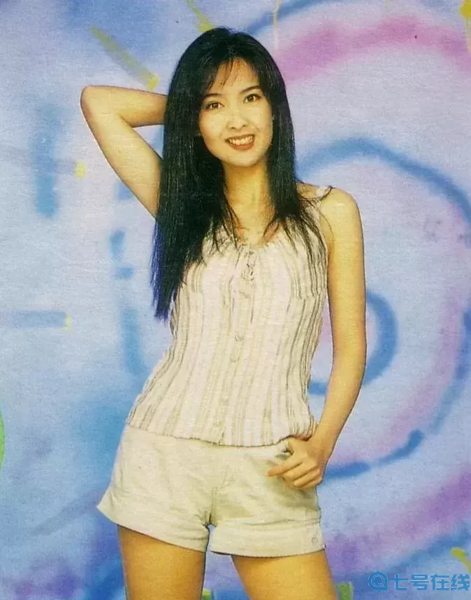 姬小满拿枪奖励自己