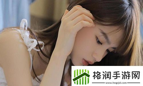 哭笑不得!几个装修工人竟然把我压在茶几