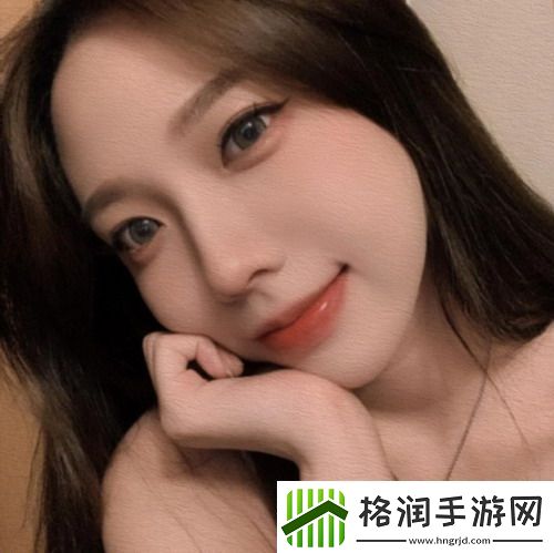 几个装修工人把我压在茶几