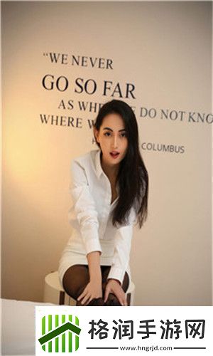 游泳馆里的两个教练孟月月