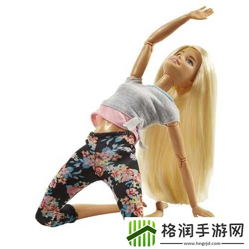 戴着小玩具练瑜伽