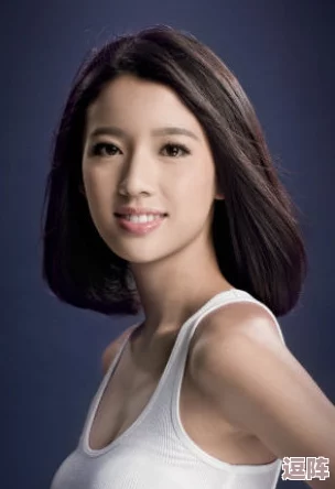 历史课代表穿蕾丝吊带背心