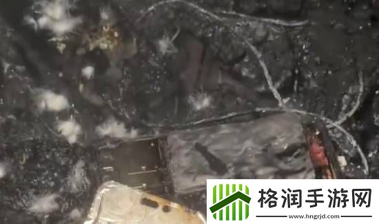 女子睡觉时充电中的手机突然爆炸