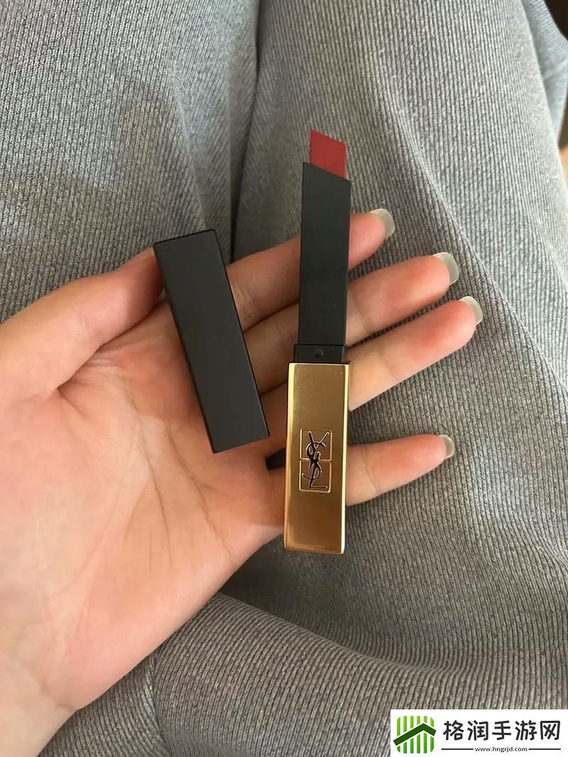“唇”惊四座!YSL28号色领跑潮流