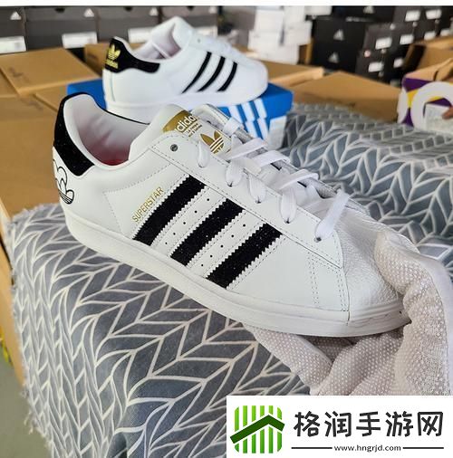 fy4755三叶草笑谈“引领时代”的尴尬之旅