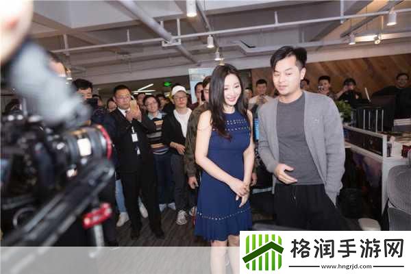 丁磊柳岩惊喜现身终结者2！跳伞开黑燃爆战场