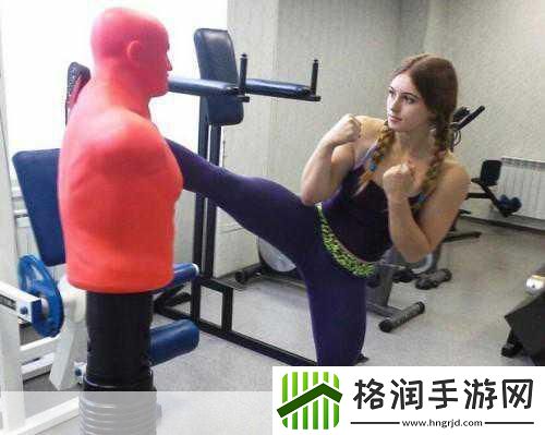 俄17岁最萌女汉子爆红络