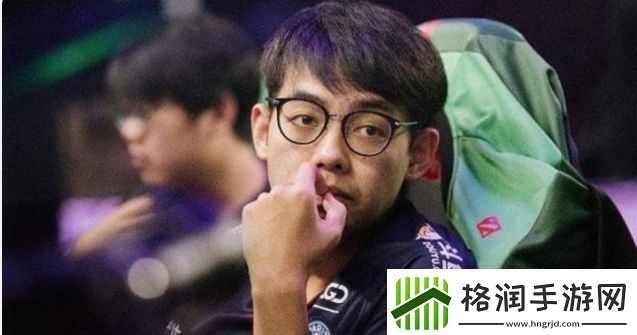 Maybe在直播时谈到国服没人玩的问题表示自己很无奈