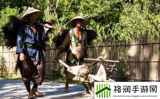 弯着腰弓着身子前行