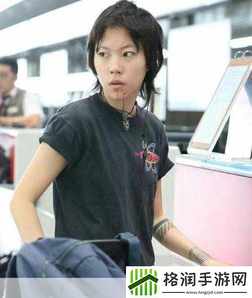 窦靖童疑似出柜引热议