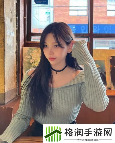 几个装修工人把我压在茶几上网友