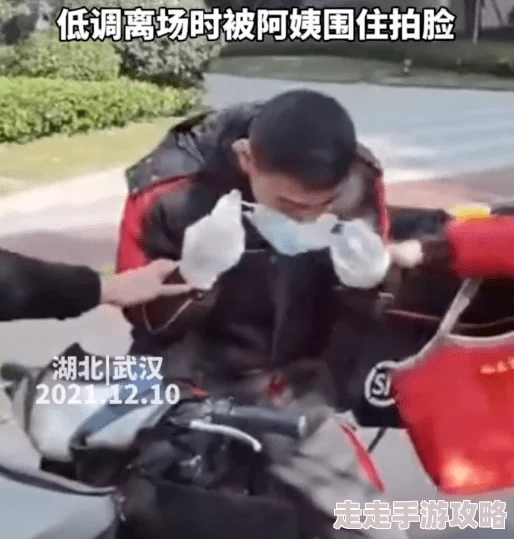 高冷女侠双乳被揉捏