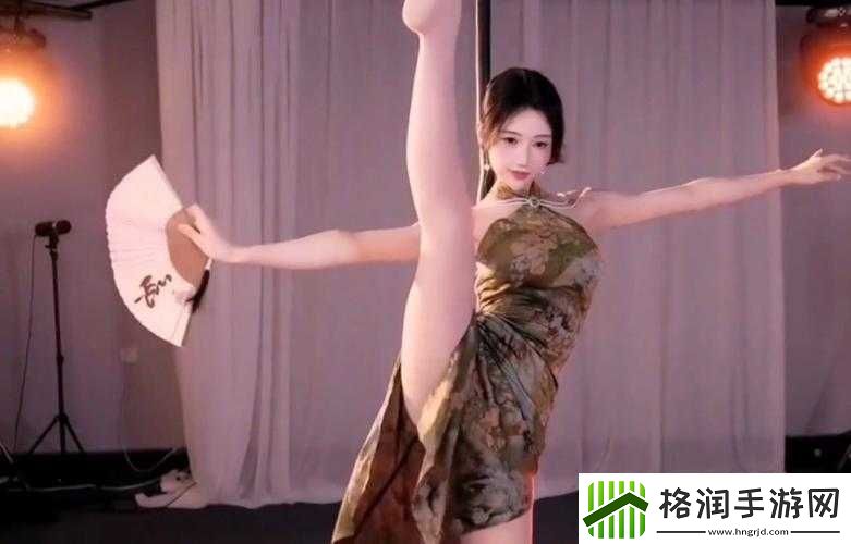 一字马时唇瓣打开的原因