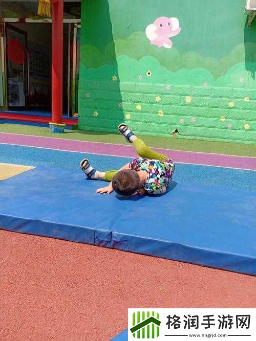 男生女生一起相嗟嗟嗟轮滑鞋大全