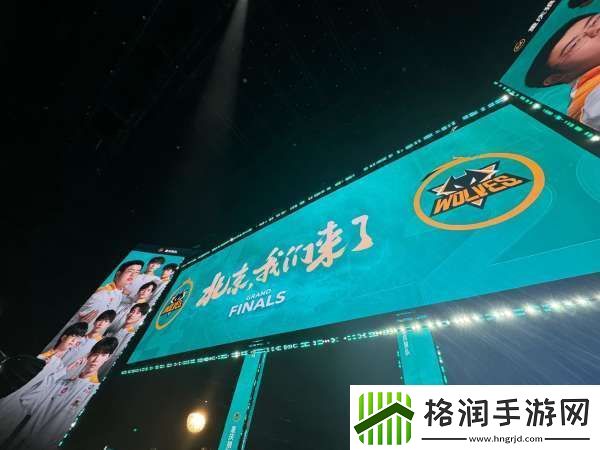 狼队发布与冠军奖杯合照