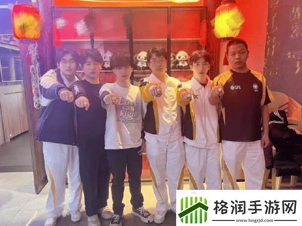 大帅晒军团杯戒指