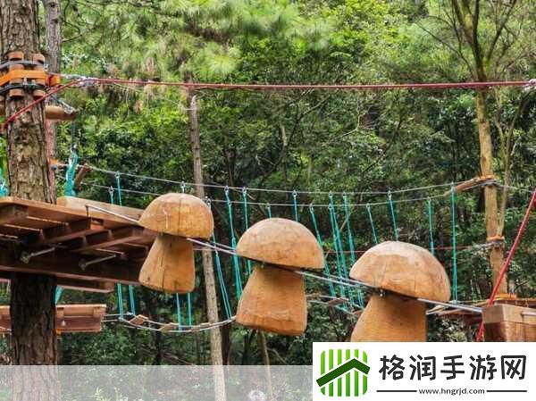 手慢慢游走往下穿过丛林