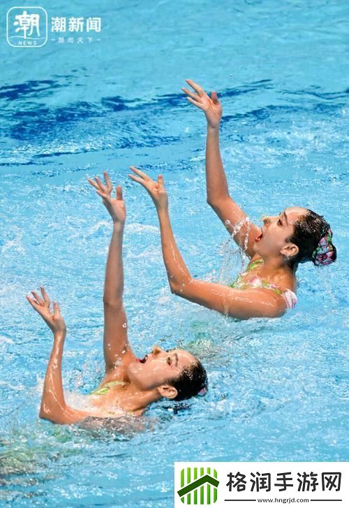 “双胞胎姐妹”水上漂