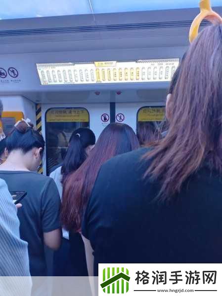 地铁太挤有人顶着怎么防知乎