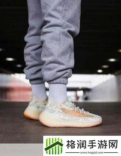 YEEZY380蜜桃粉遇上纯白色