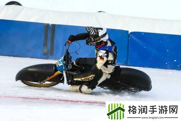 雪地竞速与水上激情碰撞