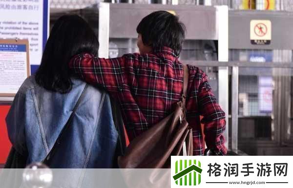 朋友老婆一个人在家我方便去吗1.朋友的妻子独自在家我该不该去探望