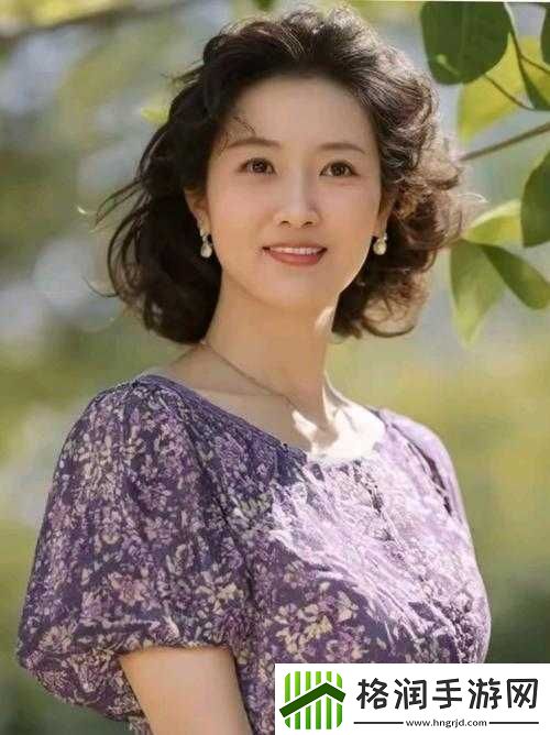 六十路**与神秘人物的禁忌伦常故事