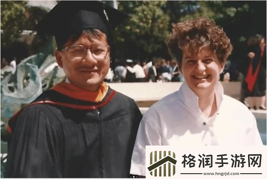 黄仁勋分享恋爱经验