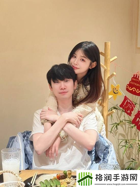 Doinb发全家合照为自己庆生直播透露疑似将回归LPL