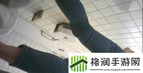 超碰厕拍相关内容引发的独特视角探讨