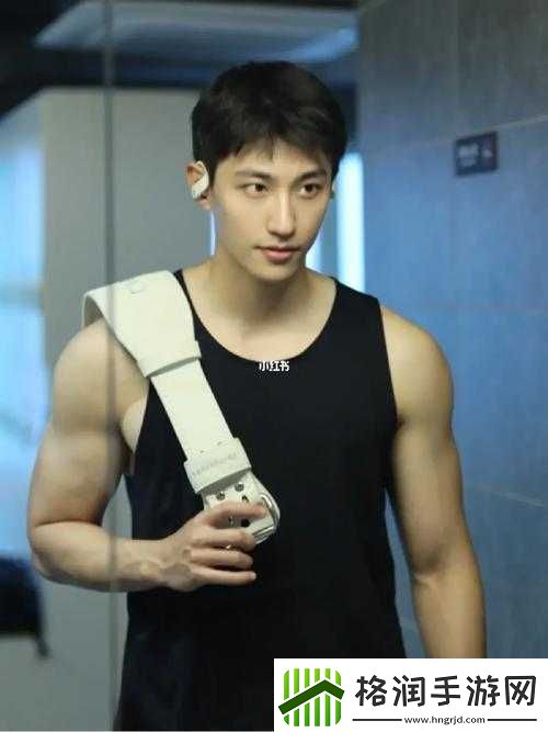 小奶狗腹肌体育生天台放烟花