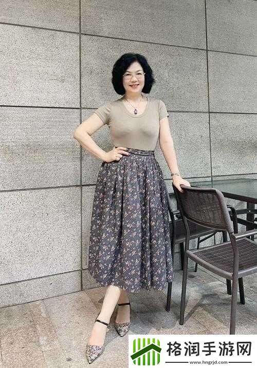 双飞两个老阿姨