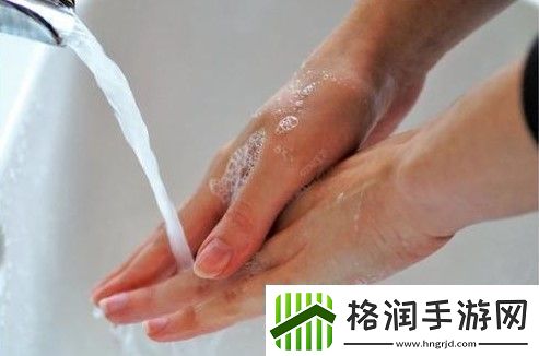 当手上出现肉眼可见的脏污时