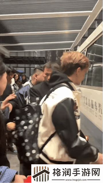 情比金坚——十图回顾m0NESY与NiKo的兄弟情深瞬间