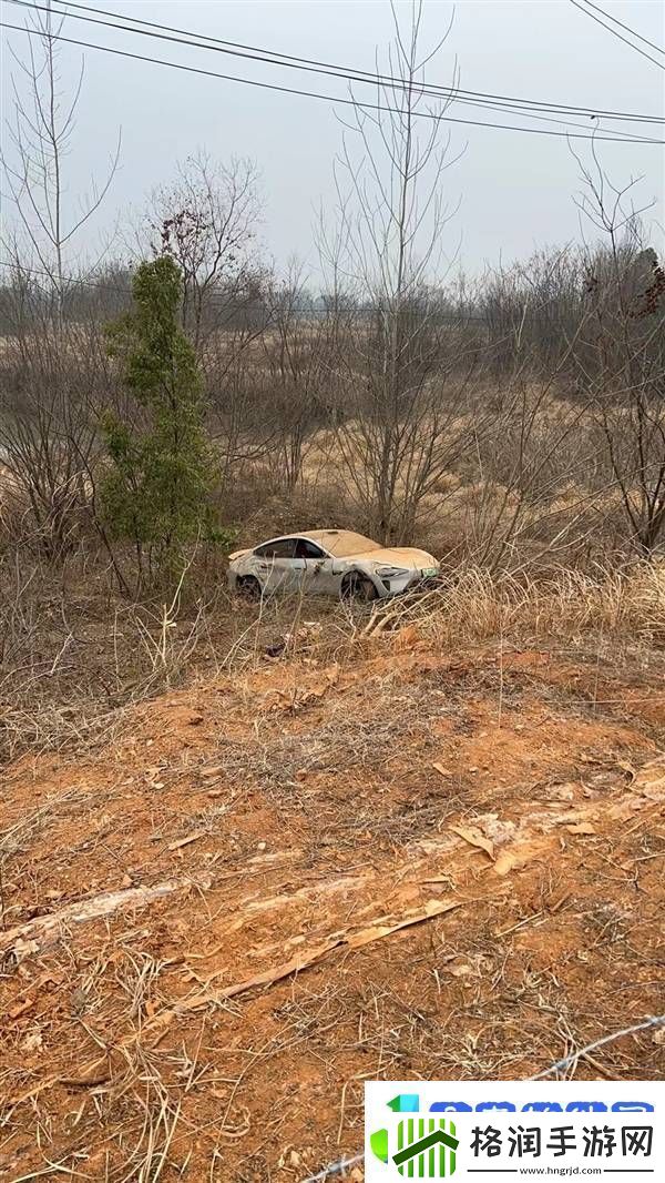 小米SU7遭遇路面异物失控翻滚