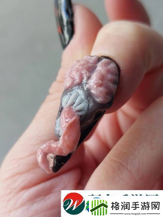 玩家打造生化危机2主题美甲