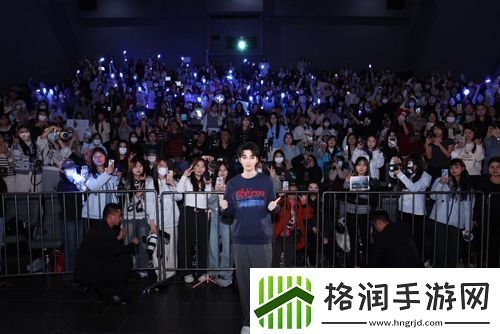 王俊凯亮相电影蛟龙行动北京映后见面会