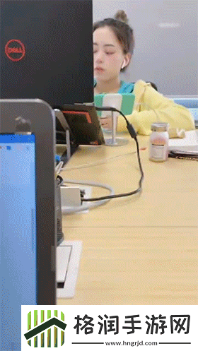 女大学生最会整活