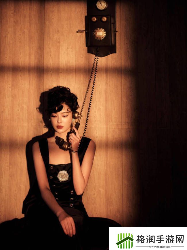 辛芷蕾穿古董高定裙韵味十足表情冷艳风情万种